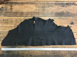 peau de pécari noir souple touché bougie vêtement cuir en stock