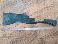 Morceau de peau de cuir de requin - Vert forêt - Cuir en Stock