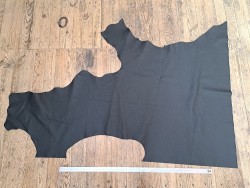 Demi-peau de cuir de vache grainé - Noir mat - B - Cuir en Stock
