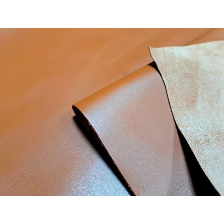 Demi-peau de cuir de vache lisse - caramel -maroquinerie - Cuir en Stock