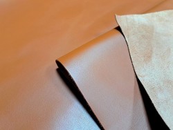 Demi-peau de cuir de vache lisse - caramel -maroquinerie - Cuir en Stock