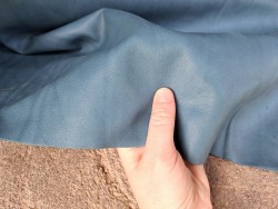Demi-peau de cuir de veau - bleu paon - maroquinerie - ameublement - cuirenstock