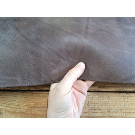 Morceau de collet végétal nuancé- Brun cèdre - Cuir en Stock