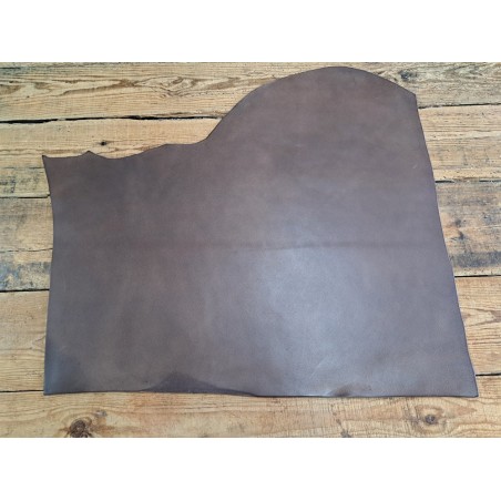 Morceau de collet végétal nuancé- Brun cèdre - Cuir en Stock