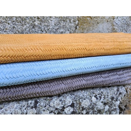 Peau de veau velours tresse épi - bleu ciel - cuir en stock