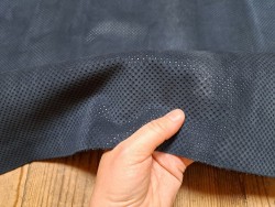 Peau de veau velours effet perforé - Bleu marine - cuirenstock