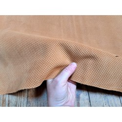 Peau de veau velours effet perforé - Brun clair - cuirenstock