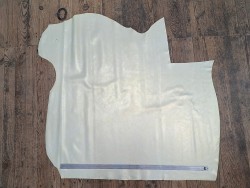 Peau de veau velours vintage nacrée - jaune - maroquinerie - cuir en stock