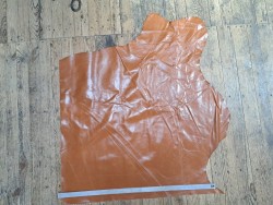 Demi-peau de cuir de vachette finition ciré pullup brun camel - maroquinerie - Cuir en stock