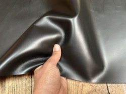 Demi-peau de cuir de veau lisse au tannage souple - Noir - Cuir en Stock