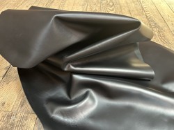 Demi-peau de cuir de veau lisse au tannage souple - Noir - Cuir en Stock