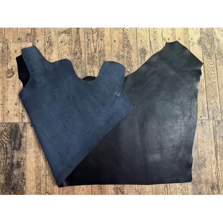 Demi-peau de cuir de veau lisse au tannage souple - Noir mat - Cuir en Stock