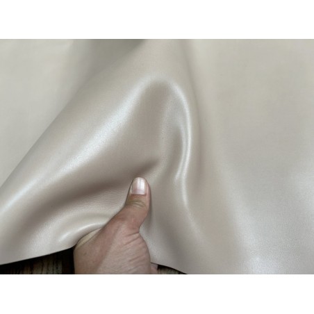 Demi-peau de cuir de veau lisse au tannage souple - Beige crème - Cuir en Stock