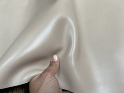 Demi-peau de cuir de veau lisse au tannage souple - Beige crème - Cuir en Stock
