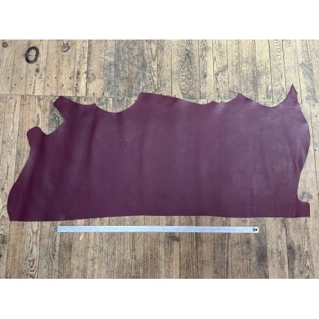 Demi-peau de cuir de veau lisse au tannage souple - lie de vin - Cuir en Stock