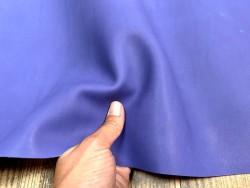 Demi-peau de cuir de veau lisse au tannage souple - Violet mat - Cuir en Stock