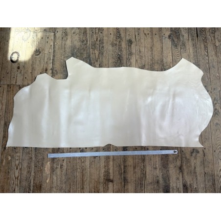 Demi-peau de cuir de veau BOX lisse - tannage ferme - crème - Cuir en Stock