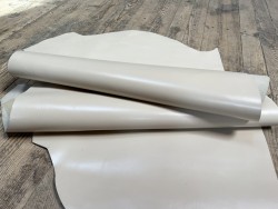 Demi-peau de cuir de veau BOX lisse - tannage ferme - crème - Cuir en Stock