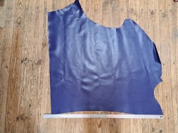 demi peau de cuir de veau lisse bleu électrique - maroquinerie - ameublement - cuir en stock