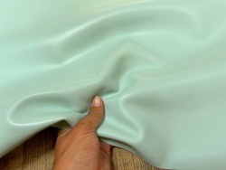 Peau de cuir d'agneau lisse vert amande - Cuir en Stock