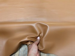 Peau de cuir d'agneau lisse camel - Cuir en Stock