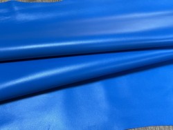 Peau de cuir d'agneau lisse bleu cyan - Cuir en Stock
