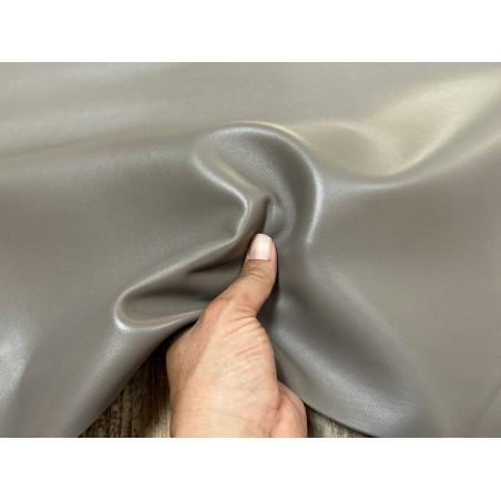 Peau de cuir d'agneau lisse gris taupe  - Cuir en Stock