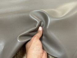 Peau de cuir d'agneau lisse gris taupe  - Cuir en Stock