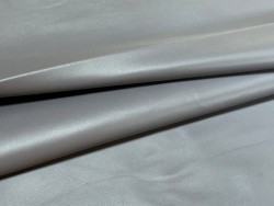 Peau de cuir d'agneau lisse gris souris - Cuir en Stock