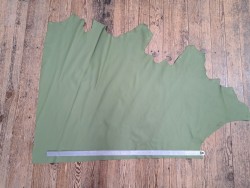 Demi-peau de cuir de vache grainée - vert sauge - maroquinerie - cuir en stock