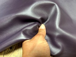 Demi-peau de cuir de veau lisse au tannage souple - Violet - Cuir en Stock
