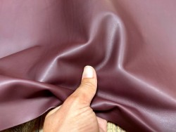 Demi-peau de cuir de veau lisse au tannage souple - Aubergine - Cuir en Stock