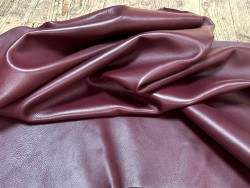 Demi-peau de cuir de veau lisse au tannage souple - Rouge profond - Cuir en Stock
