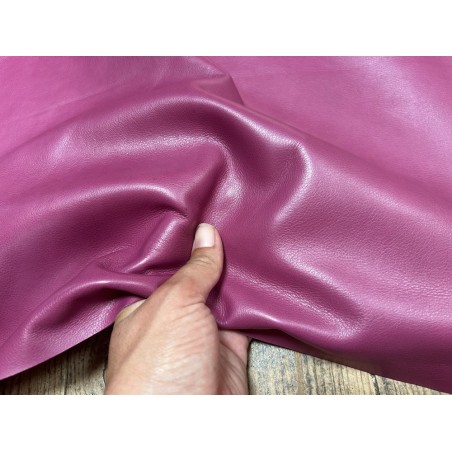 Demi-peau de cuir de veau lisse au tannage souple - Rose magenta - Cuir en Stock