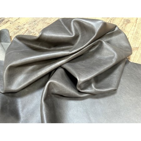 Demi-peau de cuir de veau lisse au tannage souple - Brun vieilli - Cuir en Stock