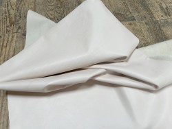 Demi-peau de cuir de veau lisse au tannage souple - Beige nude - Cuir en Stock