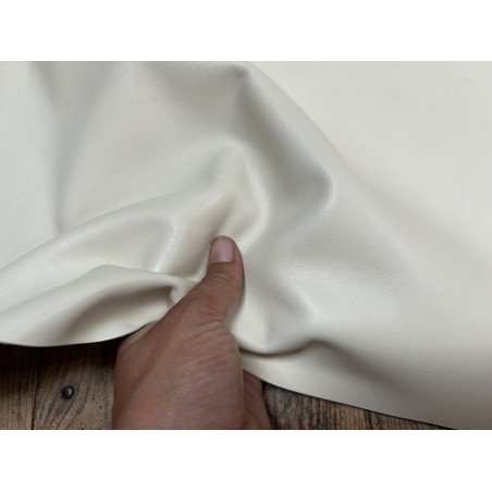 Demi-peau de cuir de veau lisse au tannage souple - Ivoire - Cuir en Stock
