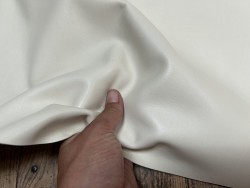 Demi-peau de cuir de veau lisse au tannage souple - Ivoire - Cuir en Stock