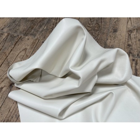 Demi-peau de cuir de veau lisse au tannage souple - Ivoire - Cuir en Stock