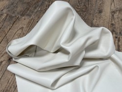 Demi-peau de cuir de veau lisse au tannage souple - Ivoire - Cuir en Stock