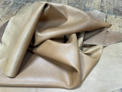 Demi-peau de cuir de veau lisse au tannage souple - Sable - Cuir en Stock
