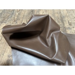 Demi-peau de cuir de veau lisse au tannage souple - Brun taupe - Cuir en Stock