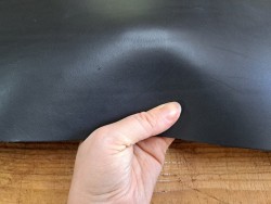 Grand morceau de collet tannage végétal - Noir - Cuir en Stock