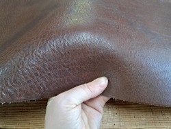 Demi collet de vache tannage végétal grainé - Café - Cuir en Stock