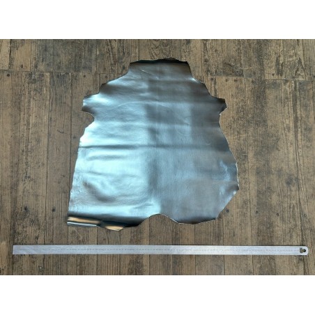 Peau de cuir de chèvre métallisé effet miroir bleu ciel -  maroquinerie - Cuir en Stock