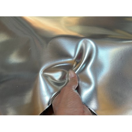 Peau de cuir de chèvre métallisé effet miroir bleu ciel -  maroquinerie - Cuir en Stock
