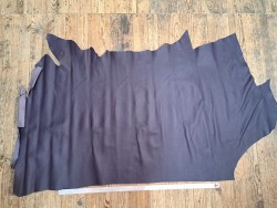 Demi-peau de cuir de taurillon violet mat - Cuir en Stock