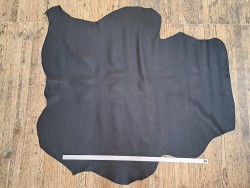 Demi-peau de cuir de taurillon noir satiné - Cuir en Stock