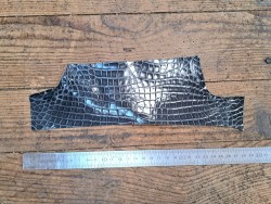 Morceau de cuir de crocodile véritable couleur gris - Cuir en Stock