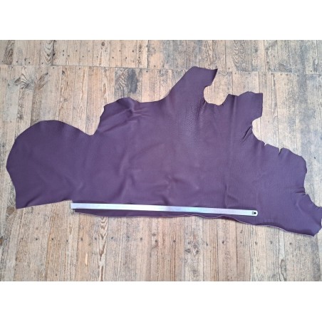 Demi-peau de cuir de taurillon - Prune mat - Cuir en Stock